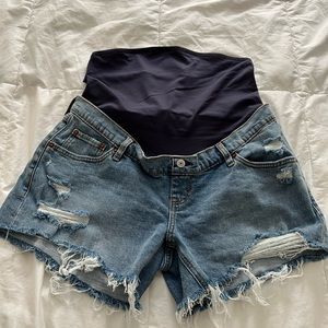 Abercrombie & Fitch “Maternity 4 Inch Mom Short” destroyed wash